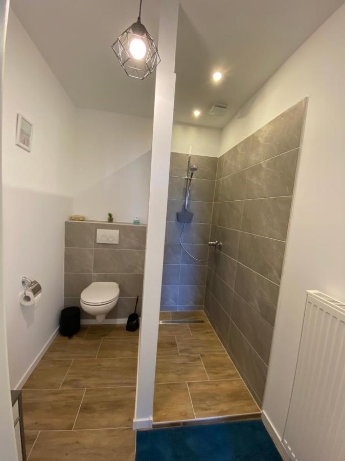 Grosses Doppelzimmer Mit Eigenem Bad Und Kuehlschrank, Frisch Saniert Friedrichskoog Extérieur photo